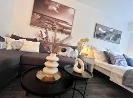 FLH - Liberty Home with Balcony & Free Parking