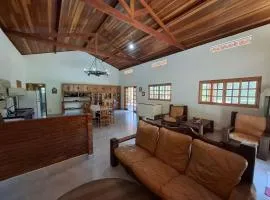 Sítio encantador com riacho e piscina LT0017