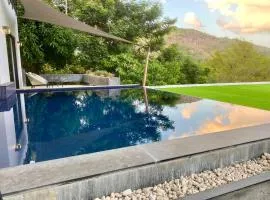 Infinity Pool Apartment at Viewpoint Villas