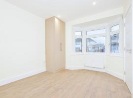 Luxury, comfort and Elegant Home, hotel in Hillingdon