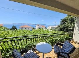 LEO ROOM 1 NV - Room for 2 persons with bathroom and balcony (no kitchen), ξενοδοχείο σε Novi Vinodolski