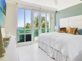 Oceanview Sub Penthouse, Walk to Beach & Pool