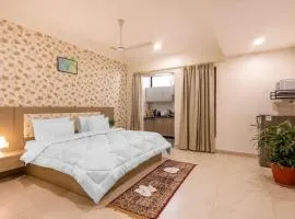 Tranquil Nest in Gurgaon with balcony
