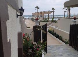 Chrispa's House Beachfront Bliss & Stunning Views, hotel com spa em Retimno