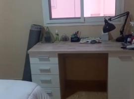 Apartamento en Rabat al lado del Mar, hotel in Oulad Akkou