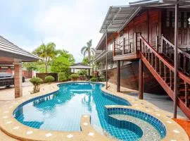 Luxury Iconic Royal Boat Pool Villa North Pattaya