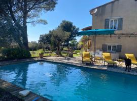 Petite Maison provencale, hotel v destinaci Lagnes