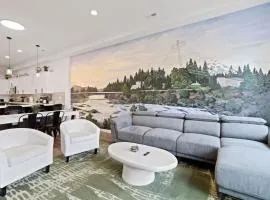 Stunning 3-Bed Retreat in the Heart of Downtown
