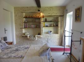 Chambre d'hôte Les Papillons - Chez Gilles et Myriam, hotel em Samadet