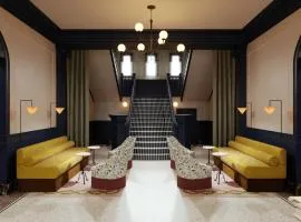 MarQueen Hotel - NEWLY RENOVATED