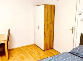 Lovely Rooms in Märzstraße Area MZ10