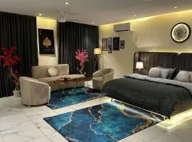 Luxury Studio Apt in Gulberg with City Views