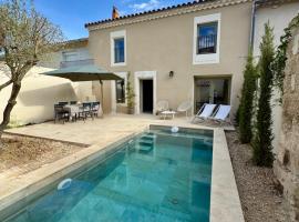 Maison de ville piscine chauffée, hotelli kohteessa Eyragues