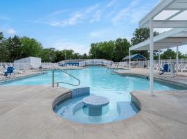 Ozark Mountain Oasis - For 7, hotel in Kimberling City
