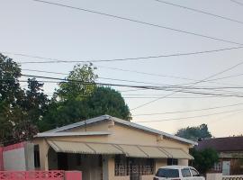 Entire 3 bedroom house in St Thomas, Jamaica, hotel v destinaci Port Morant