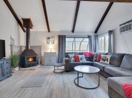 The Cozy Peak 5 Minutes To Ski, hotel in Crescent Lake