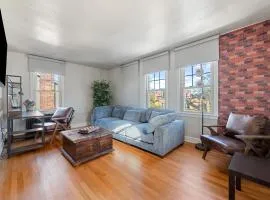 Spacious Capitol Hill Retreat with King bed and Iconic DC landmarks view from your suite
