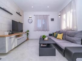 Holiday Home Bra uta- Two Bedroom Holiday Home with Pool, hotel i Pučišća