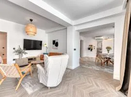 Apartment with pool and hot tub