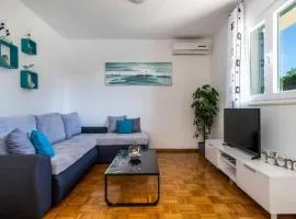 Tranquil Oasis Holiday Home Primorski Dolac with Pool - Three Bedroom Holiday Home with Pool
