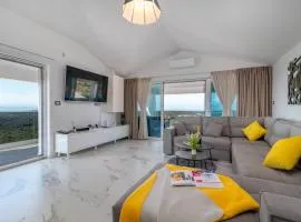 Luminous Infinity Villa with Pool and Gym - Six Bedroom Villa with Pool