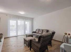 Holiday Home Milutin 1 - Four Bedroom Holiday Home with Private Pool