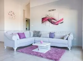 Villa Ava - Five Bedroom Villa with Swimming pool