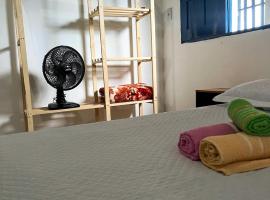 Quarto aconchegante e simples na Barra de Caravelas, hotel v destinaci Caravelas