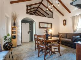 Holiday Home Rider - Two Bedroom Holiday Home with Outdoor Pool, hotel in Vrpolje