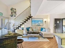 Luxury Penthouse near Beach Tiki Hut Coligny