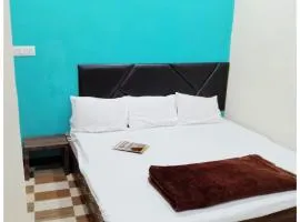 HOTEL Priyanshi !Palace Near Shri Mahakaleshwar Jyotirlinga Temple - Fully Air Conditioned Rooms With Wi-fi - Free Parking Available