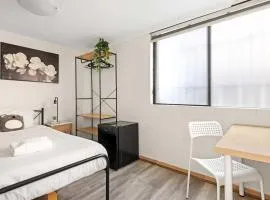 Smart Stay with Convenience - Private Single Room in Liverpool - Shared Bathroom