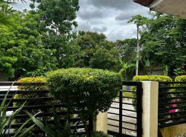 Beautiful Home with Garden in Carcar, hotel v destinaci Can-asujan