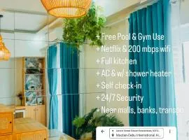 Modern Studio 4 Minutes from Mactan-Cebu Airport, Pool, Wi-Fi & Kitchen