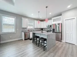 Rebuilt Tampa Home - Chefs Kitchen - Sleeps 12