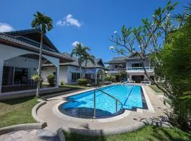 V201 1BR Pool Access Walk to Yanui Beach