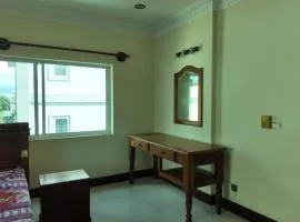 Modern 3BR Apartment in City Hub