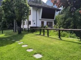 Refuge d'Entreves - Chalet con Balcone, Giardinetto e Vista Monte Bianco - Horizon Vacanze