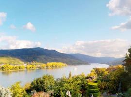 Ferienwohnung Märchenhain am Mittelrhein - Rheinblick, Terrasse & Garten, 2 Schlafzimmer und 2 Bäder, Hotel in Niederheimbach