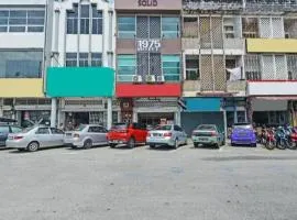 OYO 90662 The 1975 Hotel