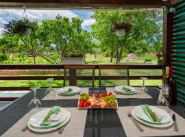 Apartment Martin-nearby Krka National park, Hotel in Kaočine