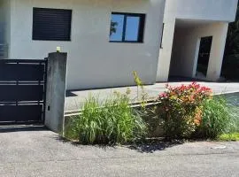 Charmant 2 piece sur les hauteurs