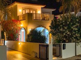 Sunny Villa with Hot Tub, Garden and 2 Bedrooms, 5 Minutes to the Beach, hotel v destinaci Pyla