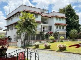 MiraNamin Nest ROSAL Suite in Unique Historic Home - Garden View, Shared Kitchen