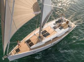 Private Sail Yacht on the Amalfi Coast Escape the Crowds in Style โรงแรมในโปซิตาโน