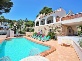 Dos Chicas - sea view villa with private pool in Moraira: Teulada'da bir otel