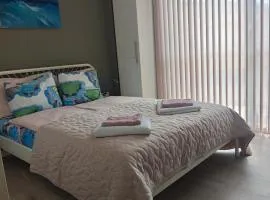 Central, brand new apart with parking