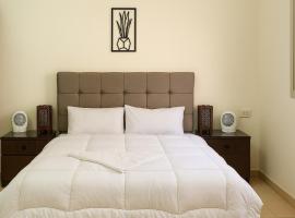 820 · 2BR Townhouse Bath TV Backyard, Hotel in Sheikh Zayed