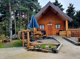 Le chalet du Colibri, hotel v destinaci La Celle-sous-Gouzon