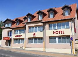 Hotel Merlot, hotelli, jossa on pys&auml;k&ouml;intimahdollisuus kohteessa Eger